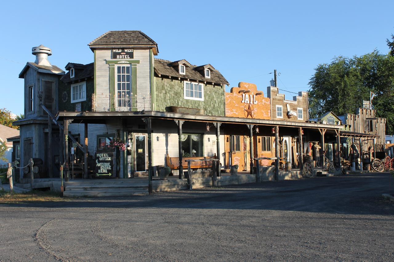 Black Bear Motel Davenport ภายนอก รูปภาพ