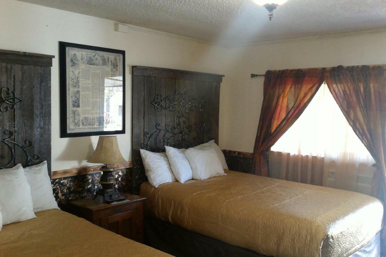 Black Bear Motel Davenport ภายนอก รูปภาพ